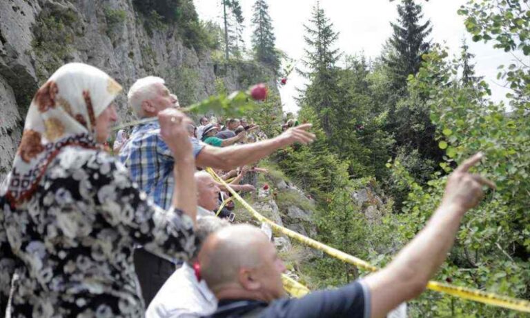 Sutra godišnjica zločina na Korićanskim stijenama: Sjećanje na više od 200 ubijenih logoraša