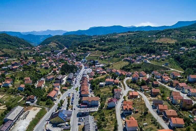 U Prozoru zapaljena državna zastava