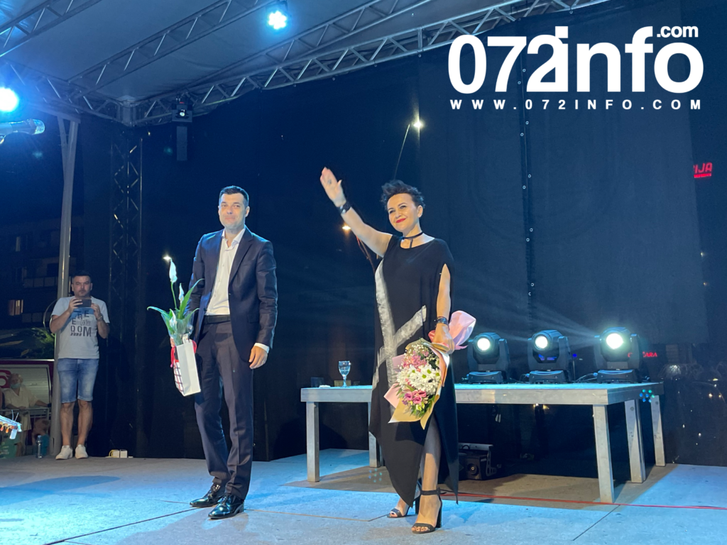 98769718 F03D 407C A502 6AB4F493104A