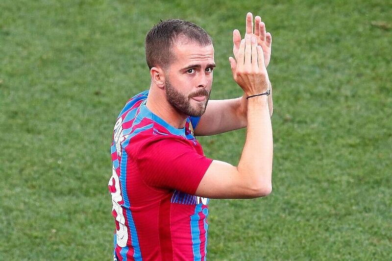 AEA6AB1B 9577 4504 B3C3 EAA293CE471E