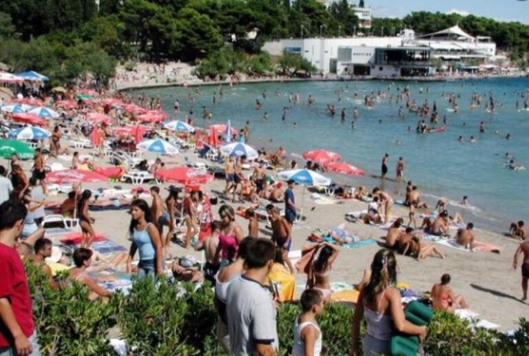 Lopovi haraju jednom od najpoznatijih hrvatskih plaža: Odnijeli novčanike, mobitele….