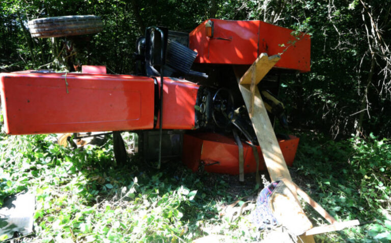 Traktorista preminuo nakon slijetanja sa puta