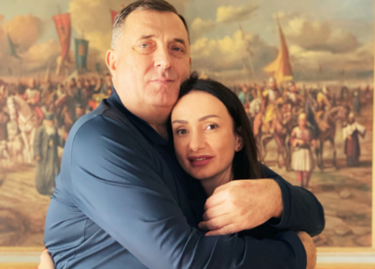 Ne zaostaje za ocem: Gorica Dodik bh. zastavu nazvala sr..em