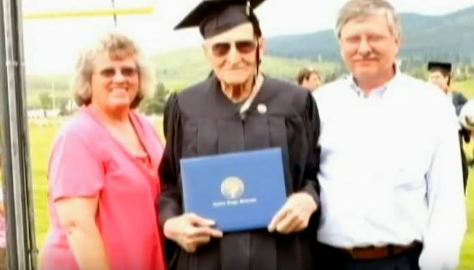 Sa 19 upisao fakultet, a diplomu kući donio sa 99 godina