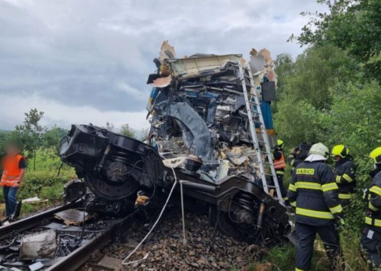 Teška nesreća: U sudaru dva voza poginule dvije, povrijeđeno 50 osoba