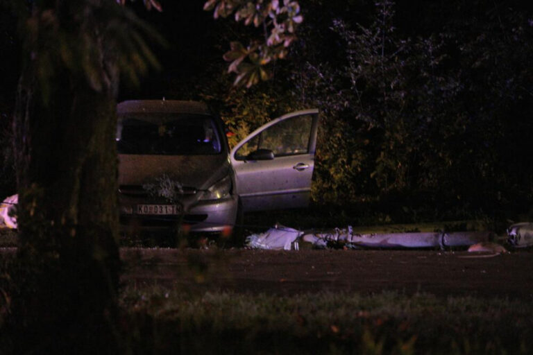 Potresne fotografije s mjesta stravične nesreće: Poginula djevojka, njena mlađa sestra teško povrijeđena