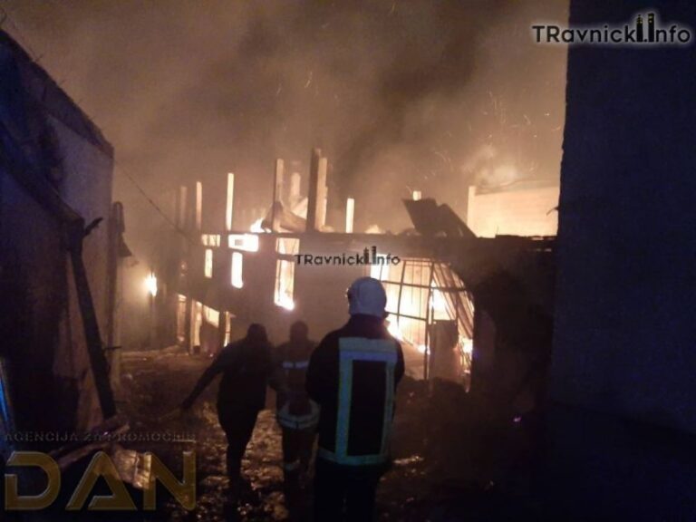Teška noć pred vatrogascima: U BiH fabrika izgorjela do temelja