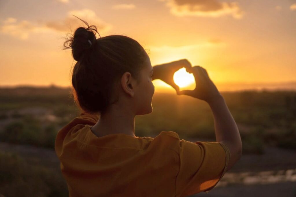 ljeto sunce smijeh sreca srce pexels