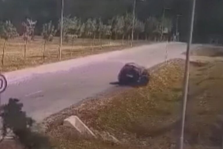 Nevjerovatan snimak iz BiH: Sletio sa ceste, pa nastavio da vozi