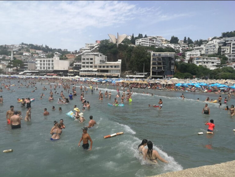 Ulcinj pun Bosanaca, čak 43.000 turista je trenutno u gradu