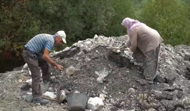 Bračni par Nahid i Zubejda kopaju ugalj: Nije nas stid, samo neka je pošteno