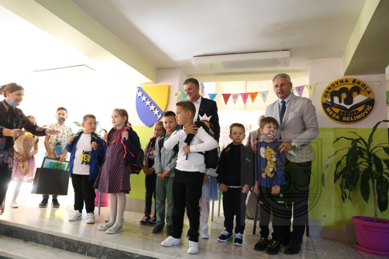 Kasumović poručio školarcima: Želim da budete najbolji, ponos roditelja, lokalne zajednice i naše domovine