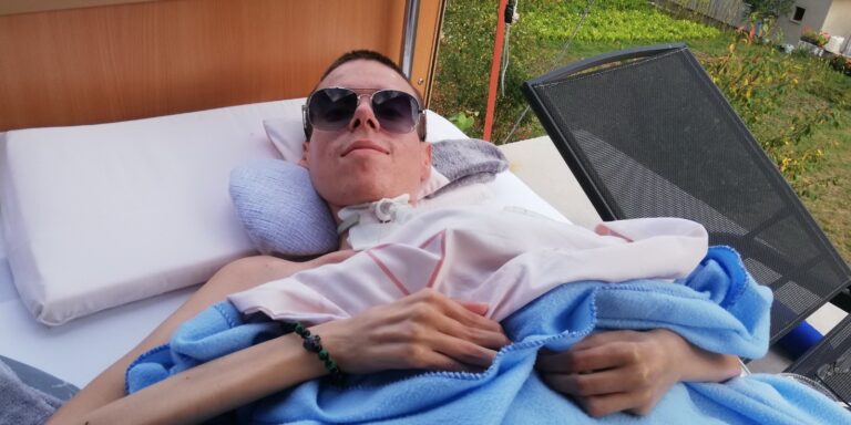 Zeničanin Alen Talić ima nevjerovatnu memoriju: Brži je od Googla, a već 4 godine živi na respiratoru, sreća je da može kratko sam disati, jer dešavalo se da stane…