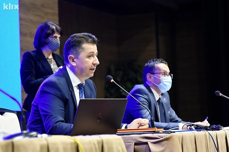 6CECA99E 885A 4756 8881 0394CE15D3B5