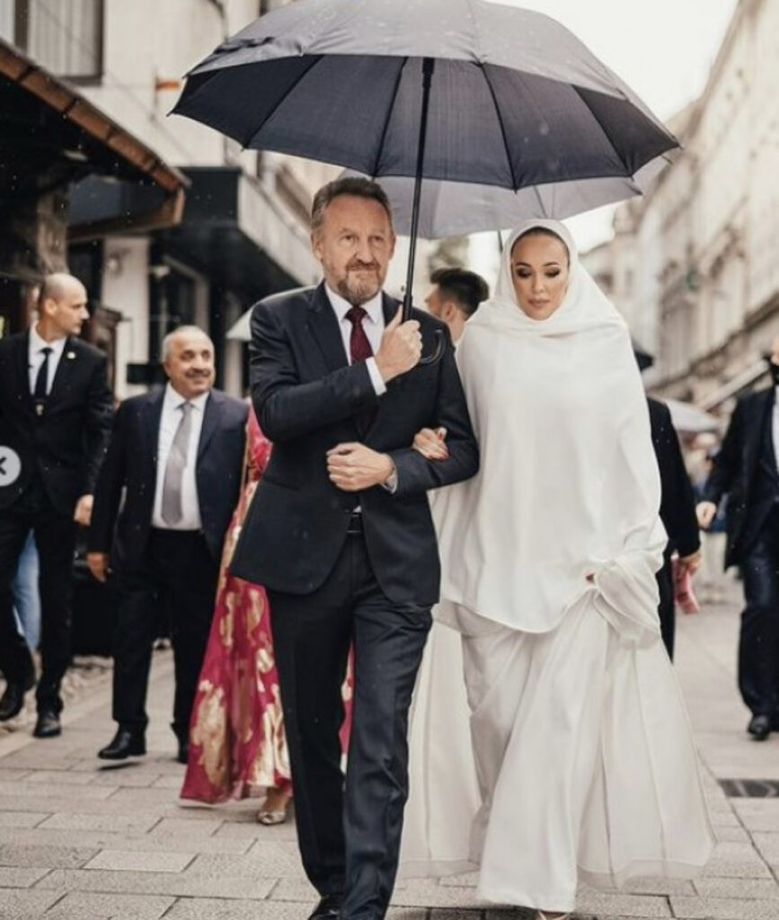 73F27572 046F 4BC5 8D03 34116D16DB40