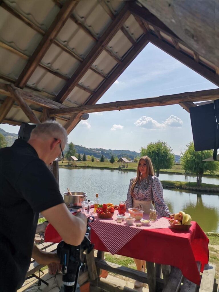 Nova sezona Stola za 4 ali u starom ruhu