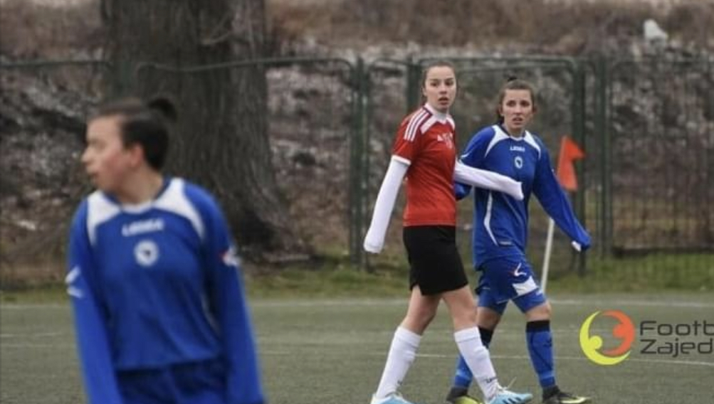 CDA4F05D 827E 4F01 8371 1D3BBBDC20CC