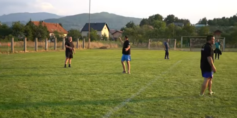 Ako nemaš 100 kila ne možeš igrat sa nama neobični turnir u Bosni (VIDEO)