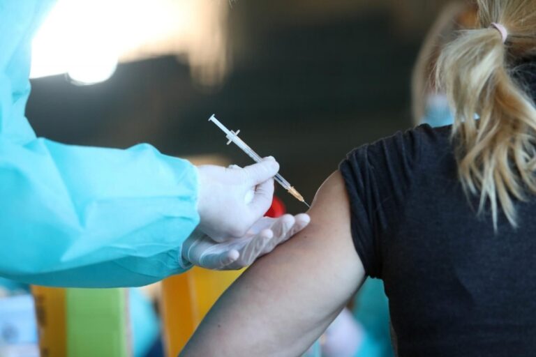 Ukupno 27 posto ljudi na svijetu primilo je obje doze Covid-vakcina, loše prognoze za Balkan