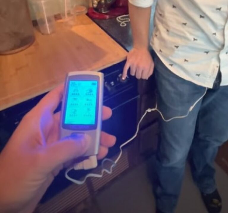 Muškarac isprobao simulaciju menstrualnih grčeva i nasmijao mnoge