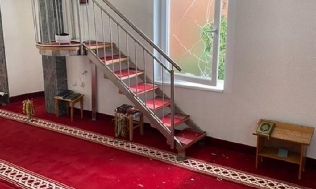 0F8FFE52 A4C6 4688 AA02 9A8B1819963F