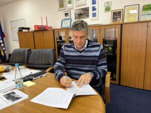 71C02304 E083 4DE6 A237 98EBD0FCA763