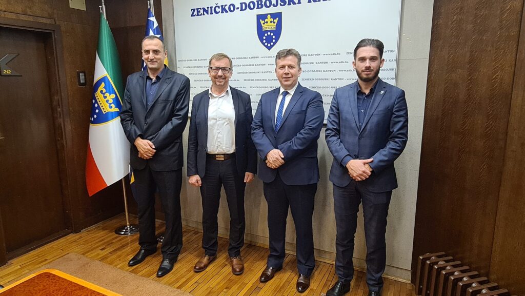 86FDF69C 76CE 4F32 9106 B71A9693ED36