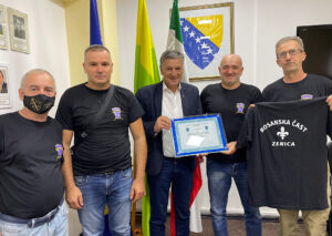 E12E007B 7748 4DB7 A1EA 3CDF624E89A2