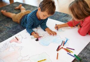 djeca crtanje 3 696x479 1