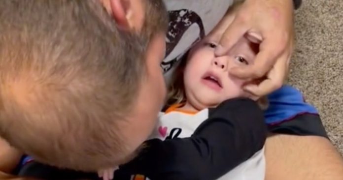 nosic djevojcica 696x366 1