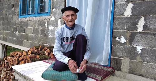 ZENICA: Salih je najstariji u selu po godinama, ali najmlađi po zdravlju! (VIDEO)