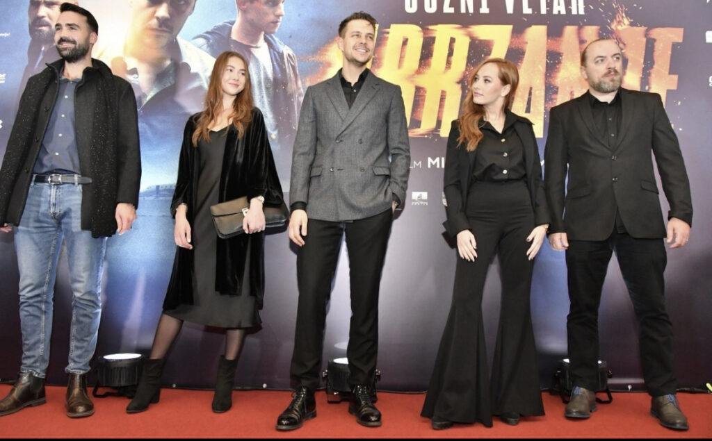 42B8F027 FD41 4D64 A818 1ED41F2B6E3F