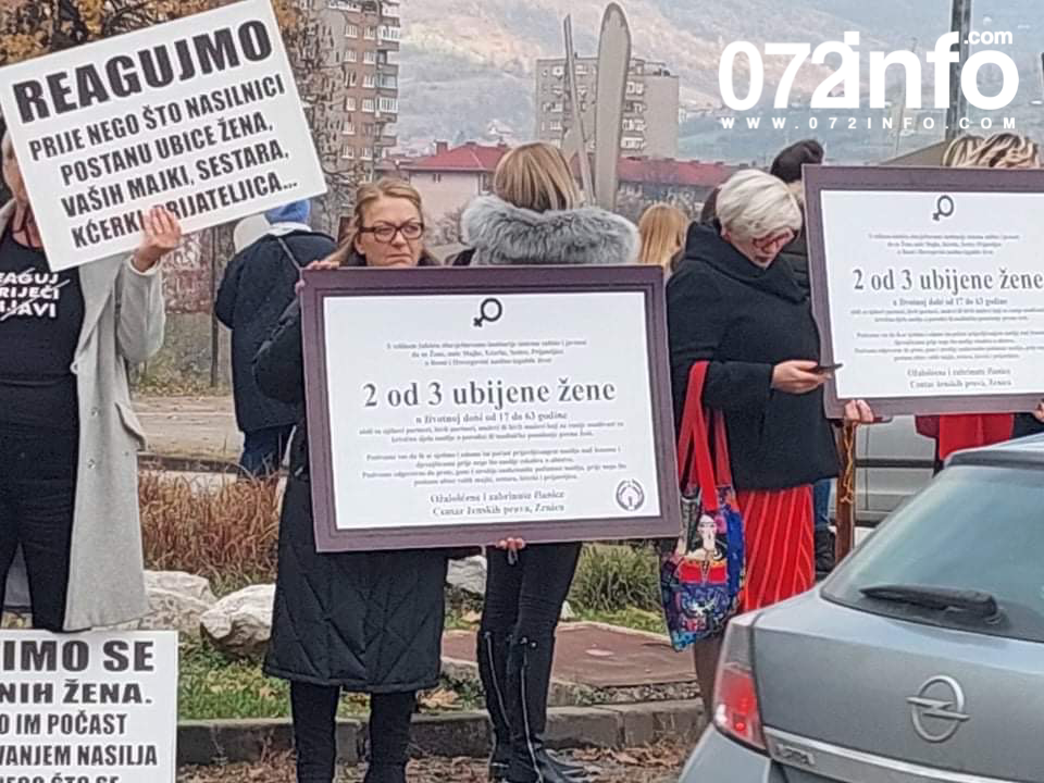 5861E70A 815C 4A40 8C77 52BA5F782C5B