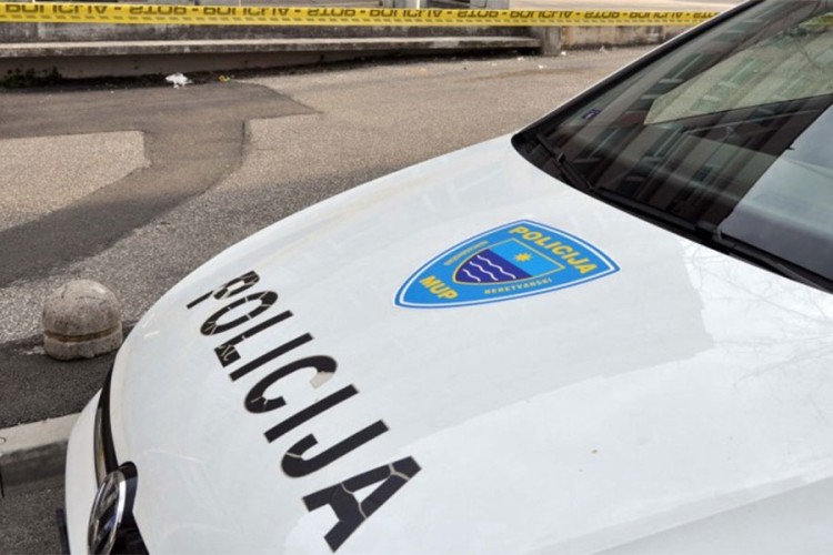 71D7ECDE E30D 4464 9225 B63EBA810095