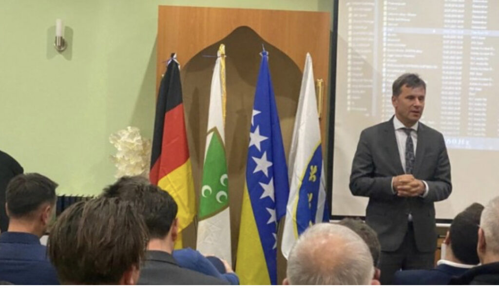 79AD1F86 81DF 4CB3 A766 2123FFF3C7E7