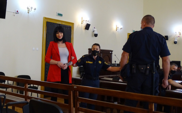 79DAFFED 0507 4540 B521 82CEF761D1F6