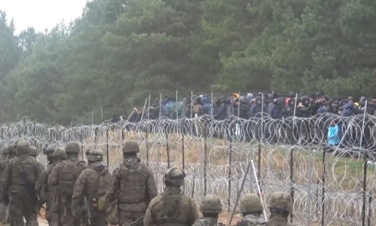 Poljska šalje 12.000 vojnika na granicu s Bjelorusijom da zaustavi migrante