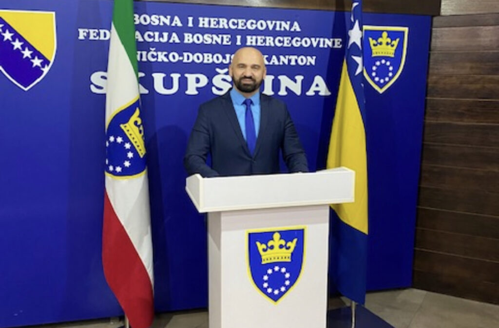 89E1A614 4F8D 4F1D A52E 5DF9F51A2667