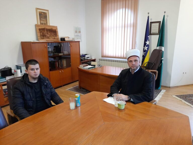 Maglaj: Kenan Muminović radnik koji je otpušten s posla zbog obavljanja namaza