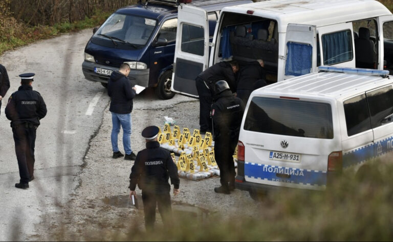 Policija kod Sarajeva pronašla veliku količinu droge, presretnut kombi s paketima