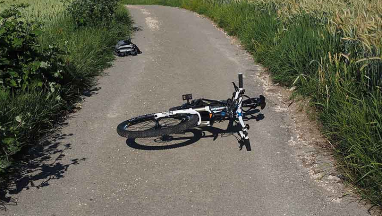 Kamionom udario biciklistkinju, kasnije od komšija čuo da se dogodio udes