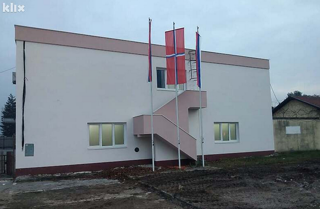 Ispred zgrade Općine Istočna Ilidža uklonjena zastava BiH i postavljena još jedna zastava RS-a