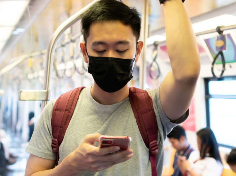 Tri važna razloga zašto Japanci ne pričaju na mobitel u vozu