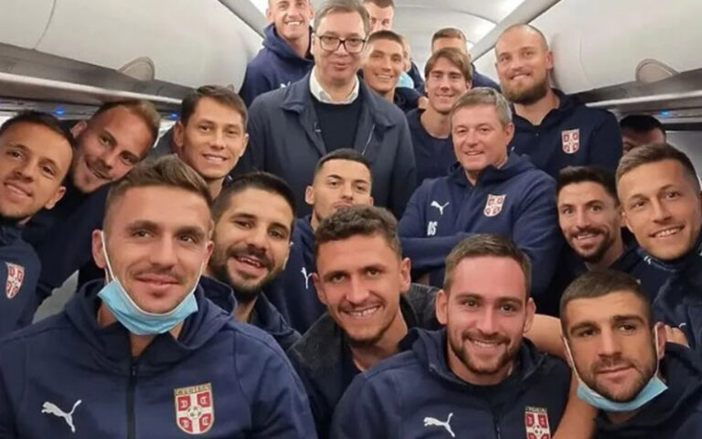 Fudbaleri Srbije pokloniće Vučićevu nagradu u humanitarne svrhe