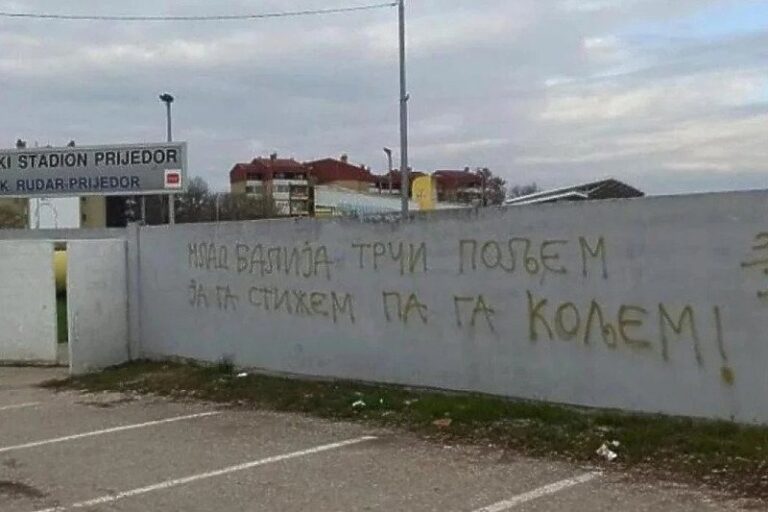 Na stadionu u Prijedoru osvanuo nacionalistički grafit, oglasili se i Alcohol Boysi