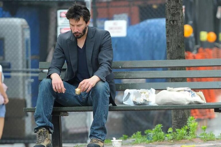 Keanu Reeves otkrio šta se krije iza njegove fotografije koja je postala hit na internetu