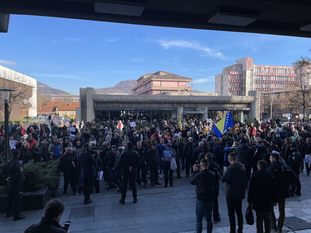 1F90A05D C150 49E7 BF3B 073629F08712