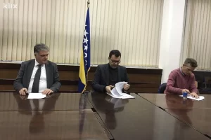 8DDE572C 4FE6 45E8 9DCD 637EF4105C23