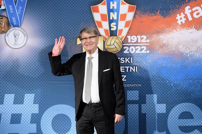 B4774349 1CE8 418E 837A 531CA1145D47