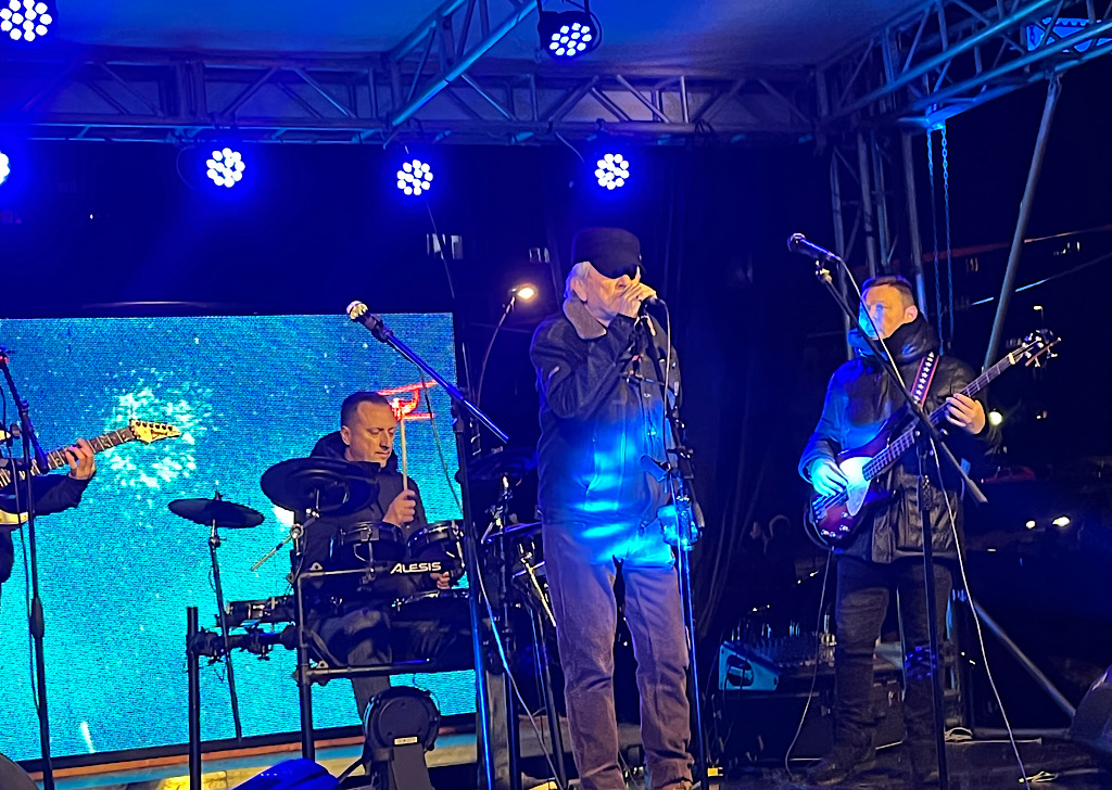 E3506E27 5646 408C ABBC C53D9AD7765E